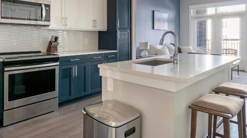 North Decatur Apartment | Landing Chic 2BD Courtyard Gym