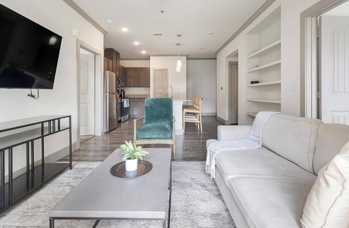 Manor Apartment | Landing | Chic 2BD, Courtyard, Pool