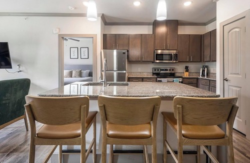 Manor Apartment | Landing | Chic 2BD, Courtyard, Pool
