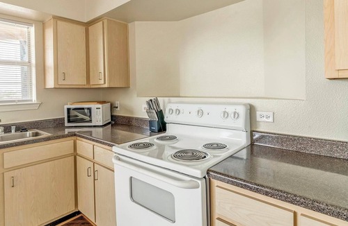 Southbelt/Ellington Apartment | Landing | Chic 2BD, Game Room, Clubhouse