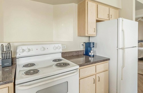 Southbelt/Ellington Apartment | Landing | Chic 2BD, Game Room, Clubhouse