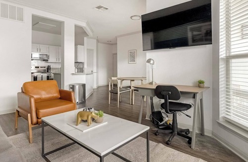 Stone Oak Apartment | Landing | Chic 2BD, Gym