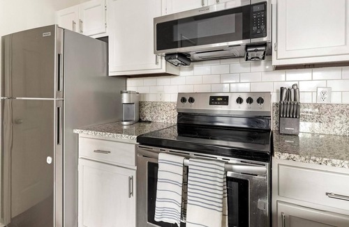Stone Oak Apartment | Landing | Chic 2BD, Gym