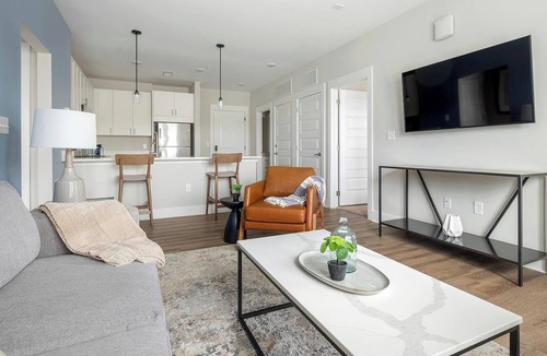 Hickory Apartment | Landing | Chic 2BD, Gym, Clubhouse