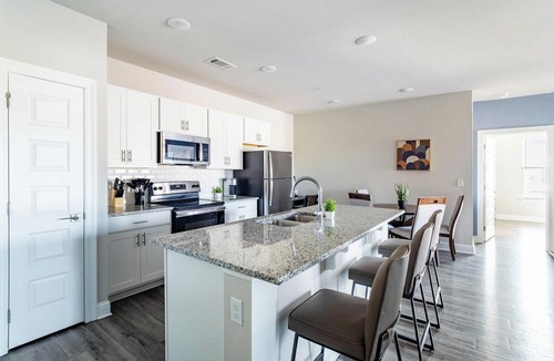Harvey Apartment | Landing | Chic 2BD, Gym, Clubhouse