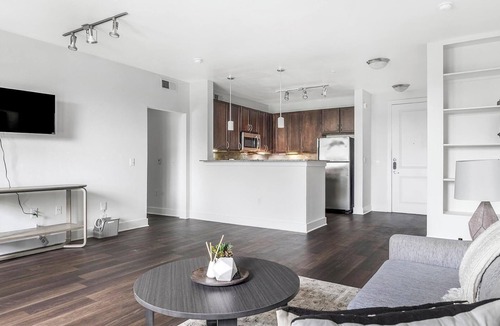 Irving Apartment | Landing | Chic 2BD, Gym, Clubhouse