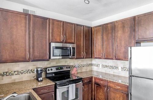 Irving Apartment | Landing | Chic 2BD, Gym, Clubhouse