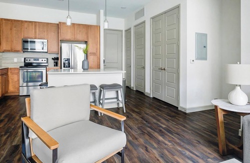 Central Business District Apartment | Landing | Chic 2BD, Gym, Courtyard