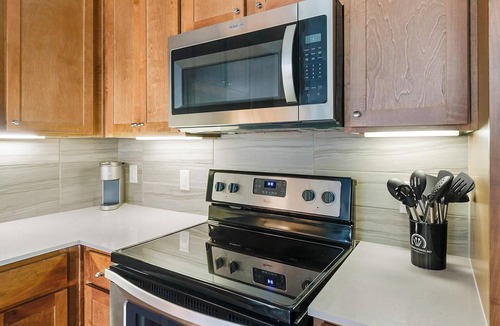 Central Business District Apartment | Landing | Chic 2BD, Gym, Courtyard