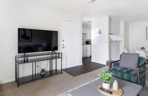 Denton Apartment | Landing | Chic 2BD, Gym, Courtyard