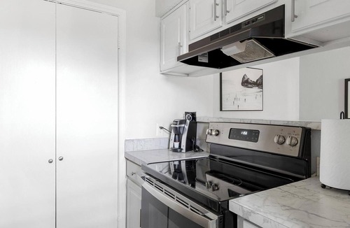 Denton Apartment | Landing | Chic 2BD, Gym, Courtyard