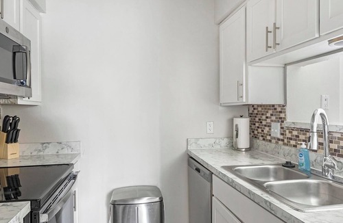 Denton Apartment | Landing | Chic 2BD, Gym, Courtyard