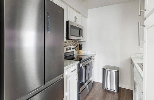 Denton Apartment | Landing | Chic 2BD, Gym, Courtyard