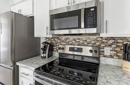 Denton Apartment | Landing | Chic 2BD, Gym, Courtyard