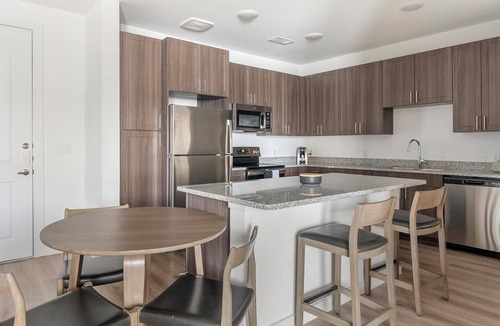 Garland Apartment | Landing | Chic 2BD, Gym, Pool