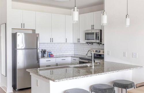 Athens Apartment | Landing | Chic 2BD, Gym, Pool