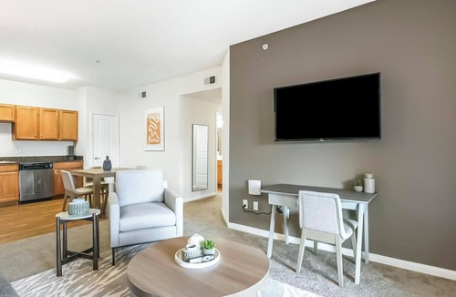 Sweetbriar Apartment | Landing | Chic 2BD, Gym, Pool