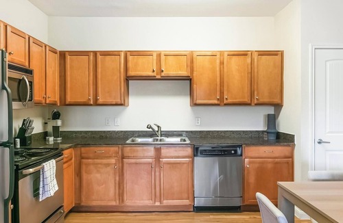 Sweetbriar Apartment | Landing | Chic 2BD, Gym, Pool