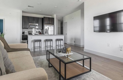 Austin Apartment | Landing | Chic 2BD, Gym, Pool