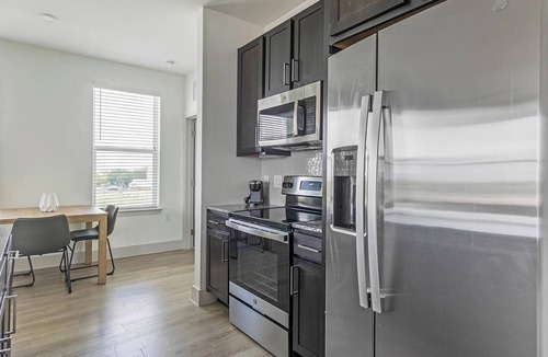 Austin Apartment | Landing | Chic 2BD, Gym, Pool
