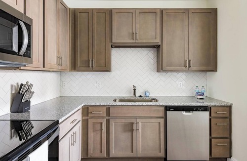 Wilmington Apartment | Landing | Chic 2BD, Gym, Pool