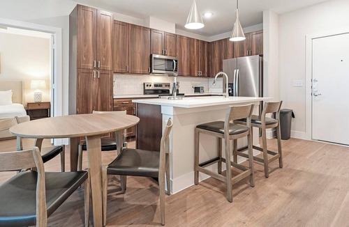 Seguin Apartment | Landing | Chic 2BD, Gym, Pool