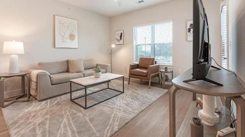 Seguin Apartment | Landing Chic 2BD Gym Pool
