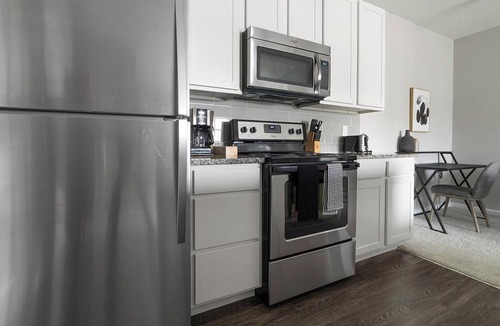 Northwest Columbus Apartment | Landing | Chic 2BD, Gym