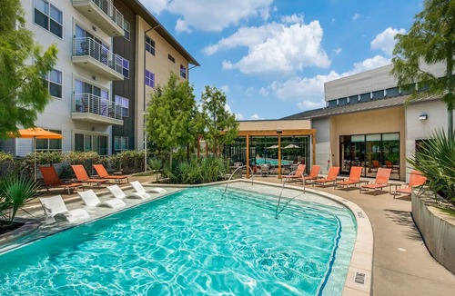 West Dallas Apartment | Landing | Chic 2BD, Gym