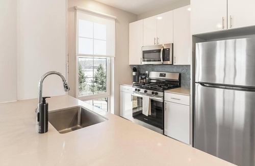 New Haven Apartment | Landing | Chic 2BD, Gym, Game Room