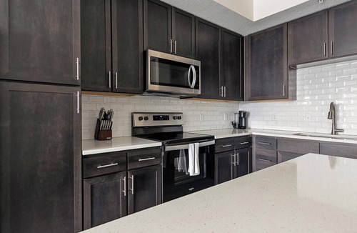 Palmetto Apartment | Landing | Chic 2BD, Gym, Yoga Studio
