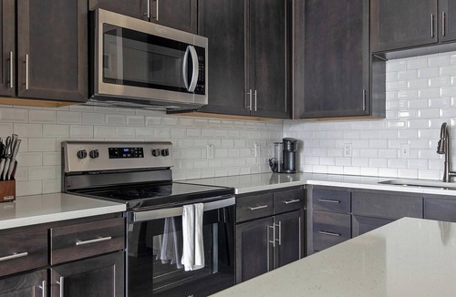 Palmetto Apartment | Landing | Chic 2BD, Gym, Yoga Studio