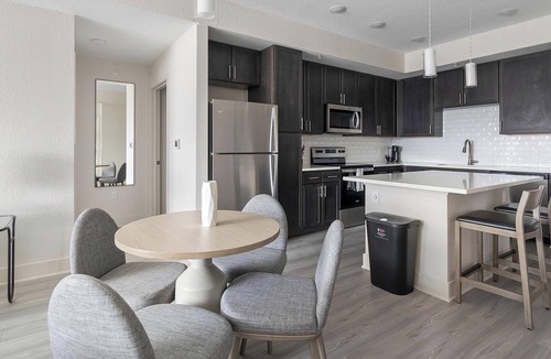 Palmetto Apartment | Landing | Chic 2BD, Gym, Yoga Studio
