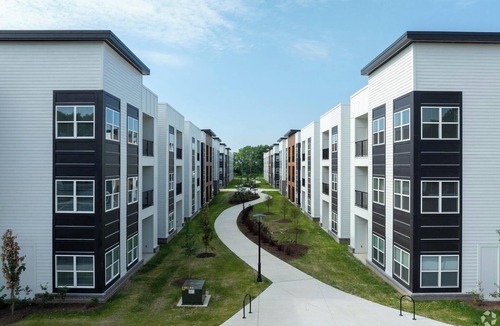 Cartersburg Apartment | Landing | Chic 2BD, Pool, Gym