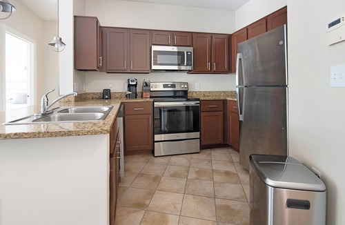 Chillum Apartment | Landing | Chic 2BD, Pool, Gym