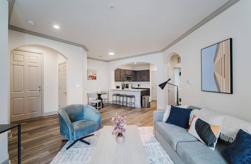 Corryville Apartment | Landing | Chic 2BD, Pool, Gym