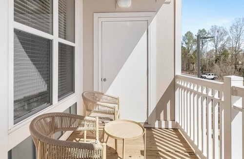 Belle Mina Apartment | Landing | Chic 2BD, Pool, Yoga Studio