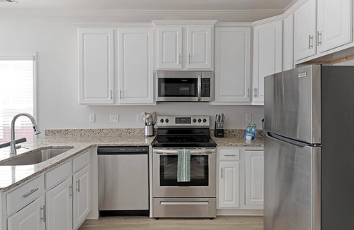 Huntsville Apartment | Landing | Chic 2BD, Pool, Gym