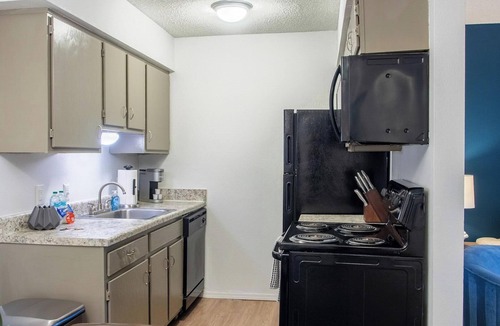 South Tulsa Apartment | Landing | Chic 2BD, Pool, Clubhouse