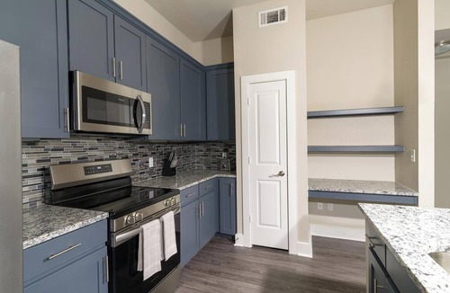 Nassau Bay Apartment | Landing | Chic 2BD, Pool, Gym