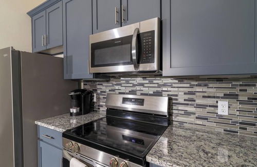 Nassau Bay Apartment | Landing | Chic 2BD, Pool, Gym