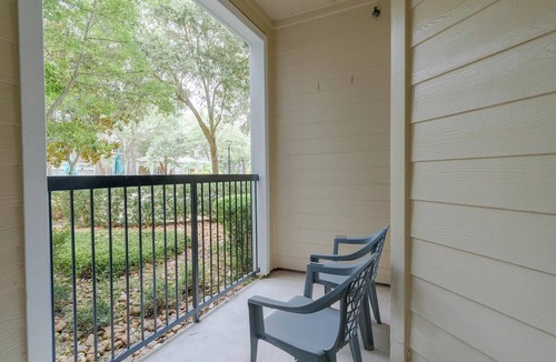 Nassau Bay Apartment | Landing | Chic 2BD, Pool, Gym