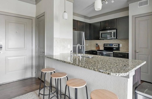 George Bush Park/Eldridge Apartment | Landing | Chic 2BD, Pool, Gym