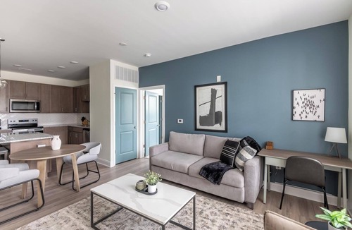Wilmington Apartment | Landing | Chic 2BD, Pool, Gym