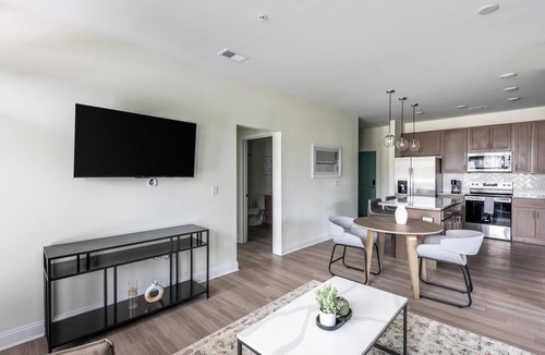 Wilmington Apartment | Landing | Chic 2BD, Pool, Gym
