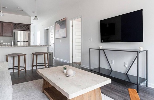 Bloomingdale Apartment | Landing | Chic 2BD, Pool, Gym