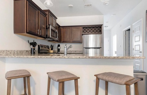 Bloomingdale Apartment | Landing | Chic 2BD, Pool, Gym