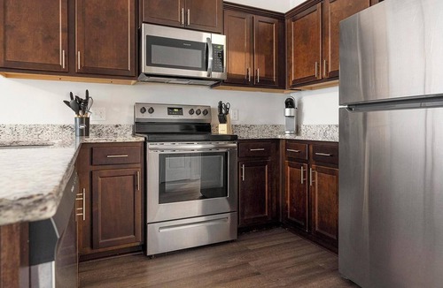 Bloomingdale Apartment | Landing | Chic 2BD, Pool, Gym