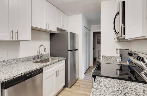 DeSoto Apartment | Landing | Chic 2BD, Pool, Tennis Court