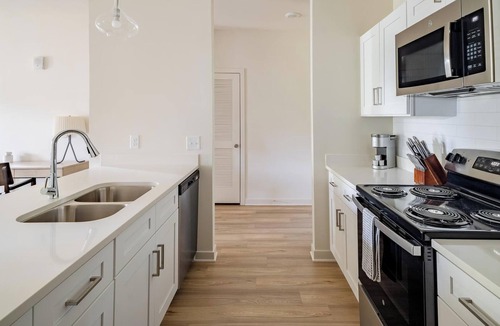 Bellview Apartment | Landing | Chic 2BD, Pool, Gym